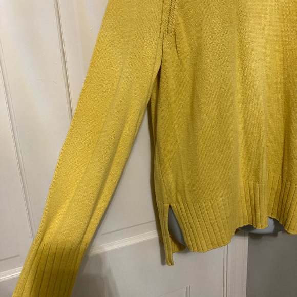 Old Navy Women's Mustard Crew Neck Sweater - Picture 2 of 4